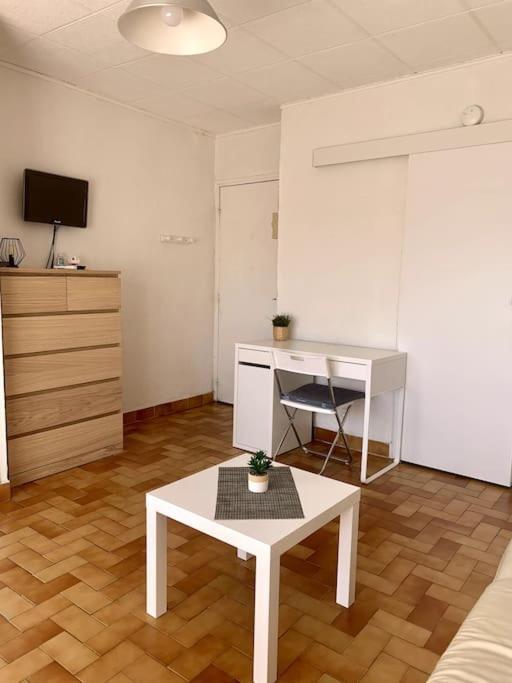 La Garde : Joli Studio Dans Residence Εξωτερικό φωτογραφία